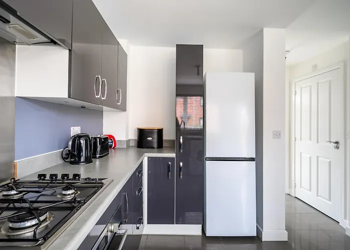 Sleeps 5, City Centre Close, Manchester, Free Fast Wi-Fi, Free Parking, 55-Inch Tv, Self-Check In - Contractors!