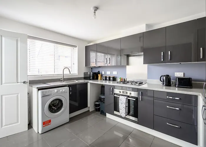 Sleeps 5, City Centre Close, Manchester, Free Fast Wi-Fi, Free Parking, 55-Inch Tv, Self-Check In - Contractors!