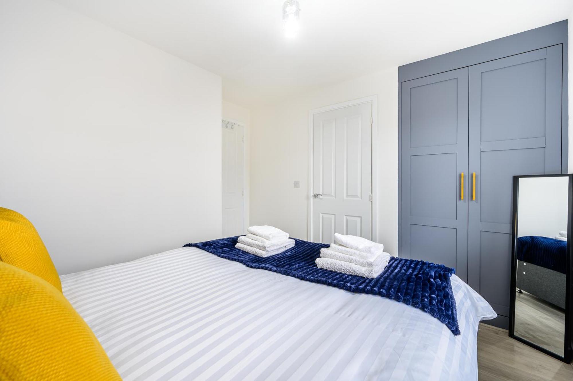 Sleeps 5, City Centre Close, Manchester, Free Fast Wi-Fi, Free Parking, 55-Inch Tv, Self-Check In - Contractors! * Manchester