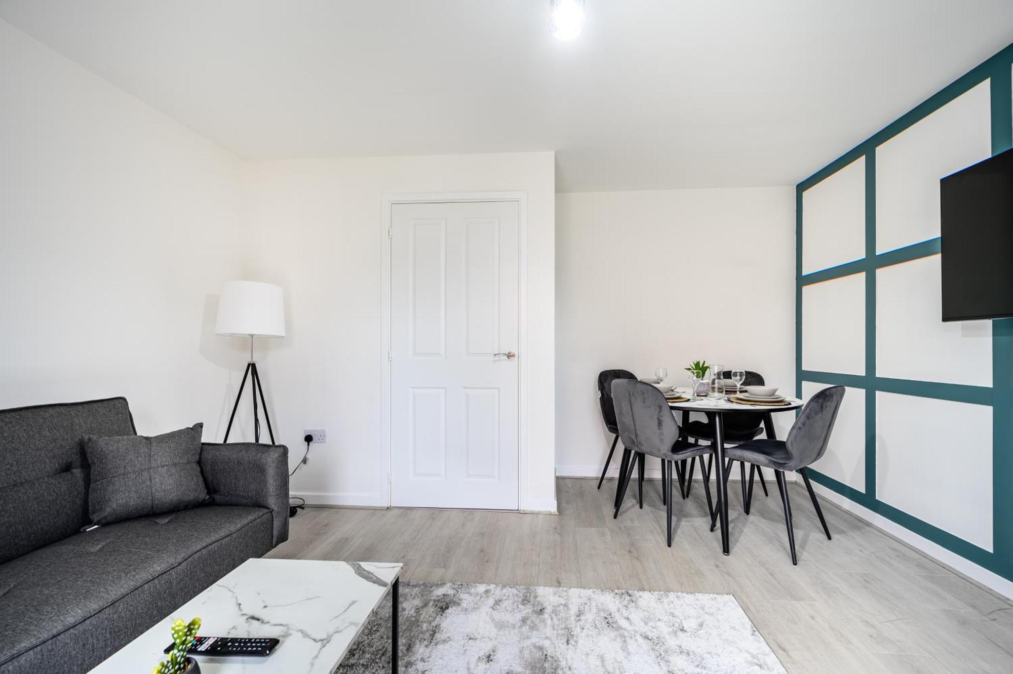 Sleeps 5, City Centre Close, Manchester, Free Fast Wi-Fi, Free Parking, 55-Inch Tv, Self-Check In - Contractors! * Manchester